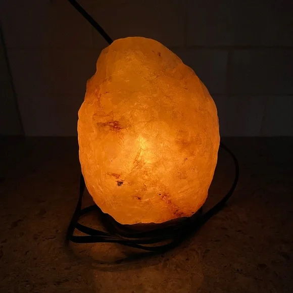 Himalayan Salt Lamp - Picture 4 of 8